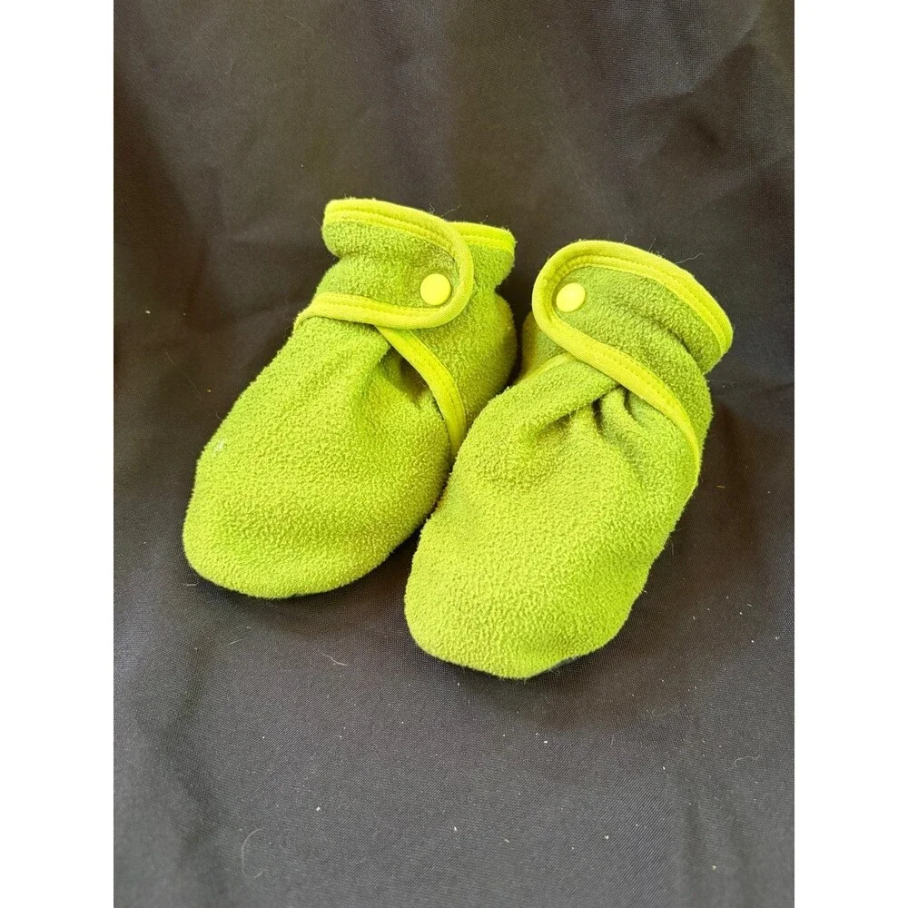 Patagonia Baby size 18m to 3t lime green Synchilla Fleece Booties slippers